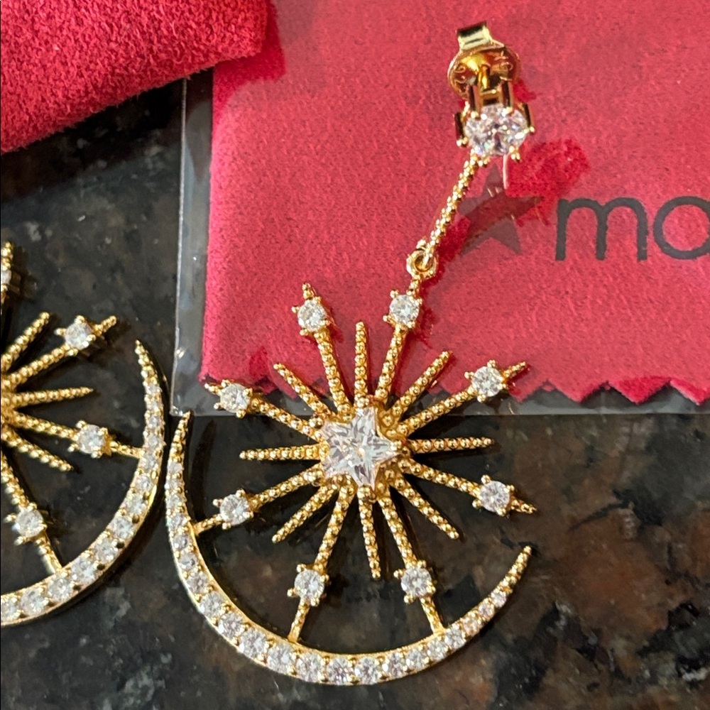 Beautiful CZ 14K Gold Plated Statement Dangle Earrings - Picture 5 of 9